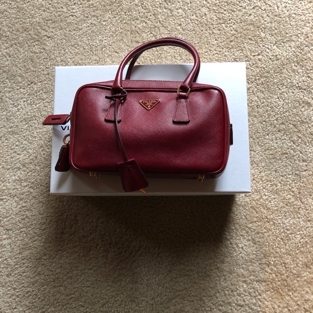 Prada - Picture 3 of 11